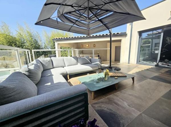Maison
         8 pièces
        - 336 m² Bien prestige 800 000 € *
