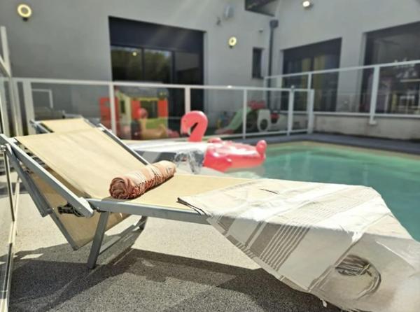 Maison
         8 pièces
        - 336 m² Bien prestige 800 000 € *