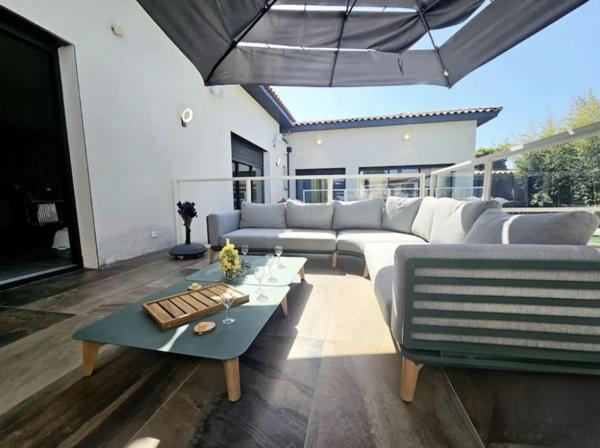 Maison
         8 pièces
        - 336 m² Bien prestige 800 000 € *