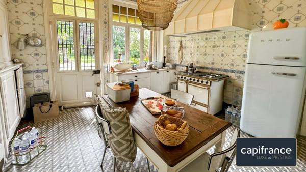 Une demeure de caractère au cœur du Jardin de la Rhonelle — 282 m² d'histoire préservée