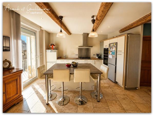 Exclusivité - Maison de maître avec double logement, jardin et double garage - Caux (34720)