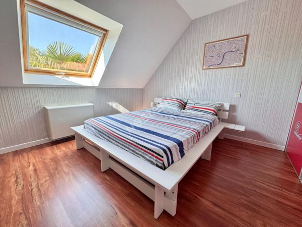 Maison contemporain à Cantenay Épinard - Un havre de paix avec piscine et garages