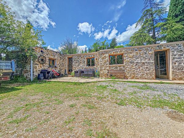 Superbe ensemble immobilier dans un écrin de verdure