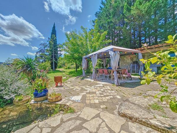 Superbe ensemble immobilier dans un écrin de verdure