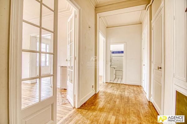 Versailles Notre-Dame les Prés - Appartement 4 pièces 93 .34 m² carrez avec cave et balcon situé au 1er étage d'un superbe immeuble ancien €1 036 000 ** - Référence 25773