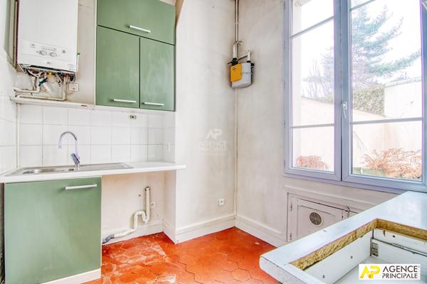 Versailles Notre-Dame les Prés - Appartement 4 pièces 93 .34 m² carrez avec cave et balcon situé au 1er étage d'un superbe immeuble ancien €1 036 000 ** - Référence 25773