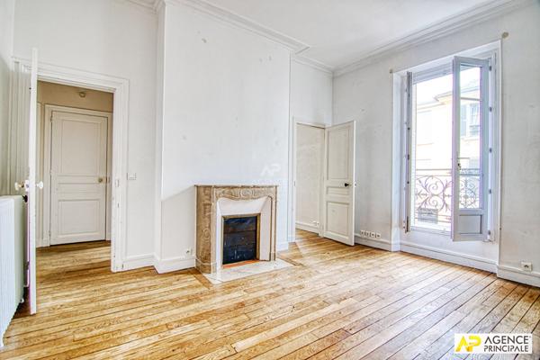 Versailles Notre-Dame les Prés - Appartement 4 pièces 93 .34 m² carrez avec cave et balcon situé au 1er étage d'un superbe immeuble ancien €1 036 000 ** - Référence 25773