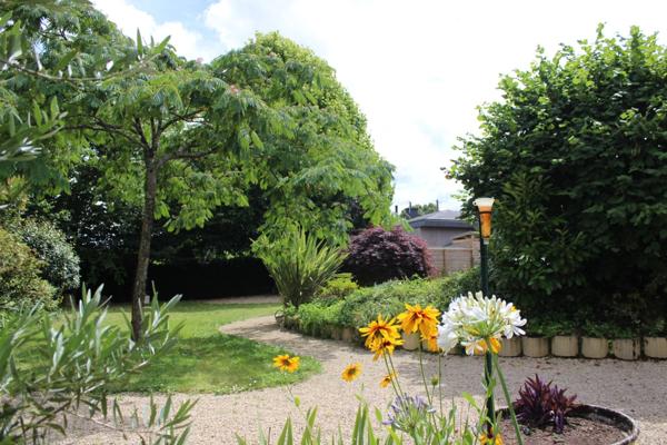 Dpt Deux Sèvres (79), à vendre BRESSUIRE maison sur sous-sol P6 de 170m² sur un terrain de 1255m²