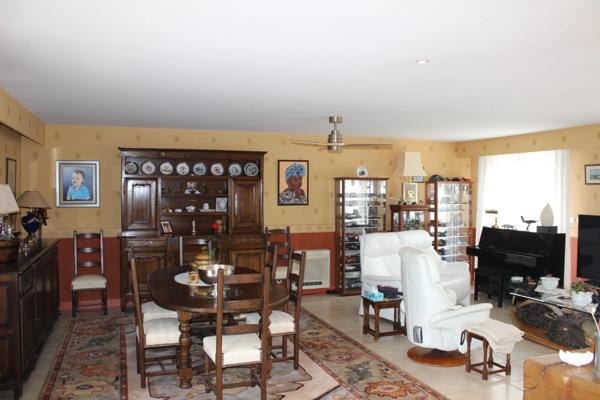 Dpt Deux Sèvres (79), à vendre BRESSUIRE maison sur sous-sol P6 de 170m² sur un terrain de 1255m²