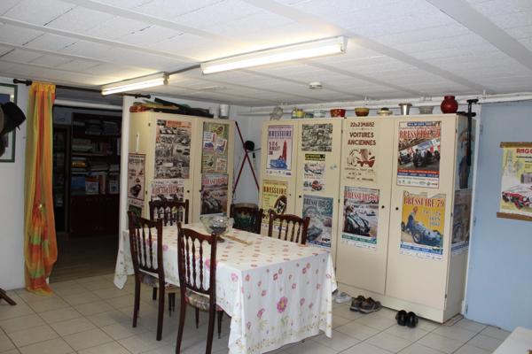 Dpt Deux Sèvres (79), à vendre BRESSUIRE maison sur sous-sol P6 de 170m² sur un terrain de 1255m²