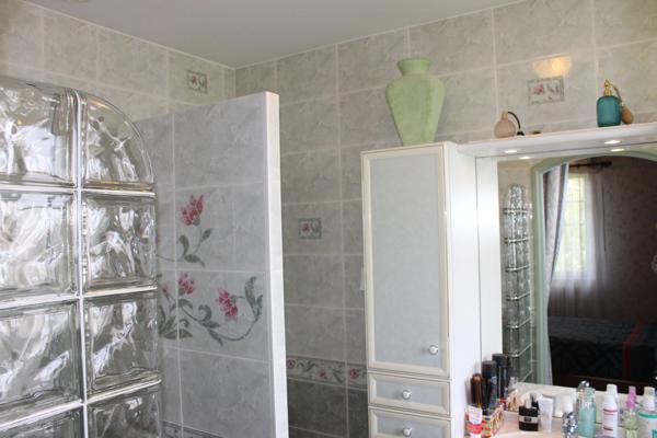 Dpt Deux Sèvres (79), à vendre BRESSUIRE maison sur sous-sol P6 de 170m² sur un terrain de 1255m²