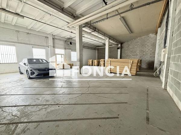 Location Local commercial 1 pièce 189 m² - 09 RUE CHAUSSEE JULES CESAR HALL 322 Osny 95520