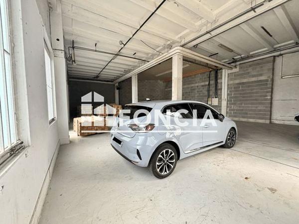 Location Local commercial 1 pièce 189 m² - 09 RUE CHAUSSEE JULES CESAR HALL 322 Osny 95520