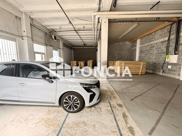 Location Local commercial 1 pièce 189 m² - 09 RUE CHAUSSEE JULES CESAR HALL 322 Osny 95520