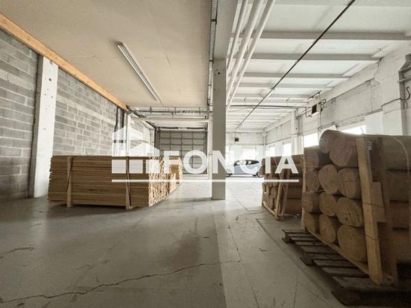 Location Local commercial 1 pièce 189 m² - 09 RUE CHAUSSEE JULES CESAR HALL 322 Osny 95520