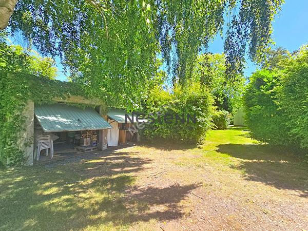 A VENDRE Maison d'architecte de plain-pied à rénover dans un parc