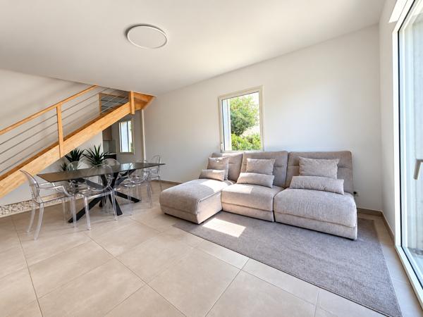 Appartement
         4 pièces
        - 93 m² Bien prestige 450 000 € *