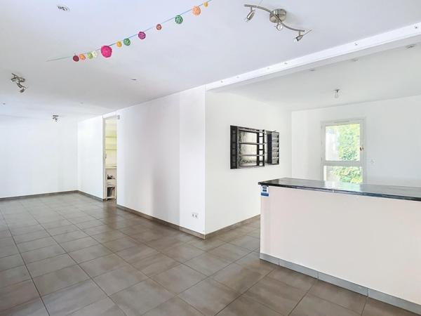 Local commercial de 85m² avec parking