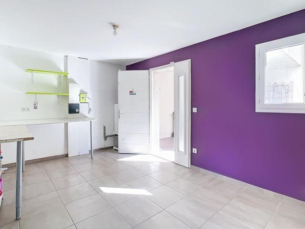 Local commercial de 85m² avec parking