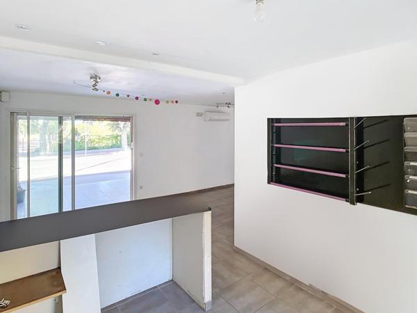 Local commercial de 85m² avec parking