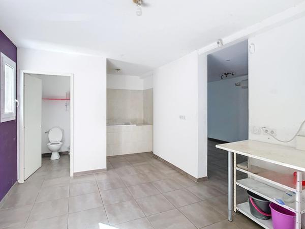 Local commercial de 85m² avec parking