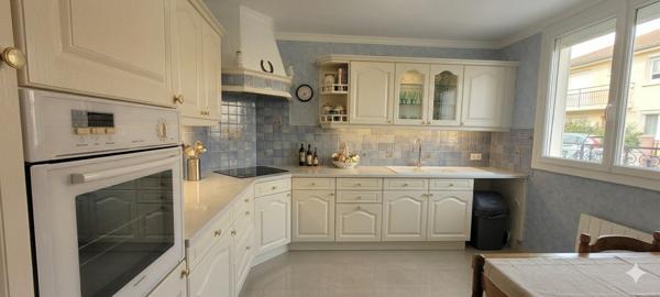 Maison familiale 3/4 chambres avec garage, double extérieur  - Coursan