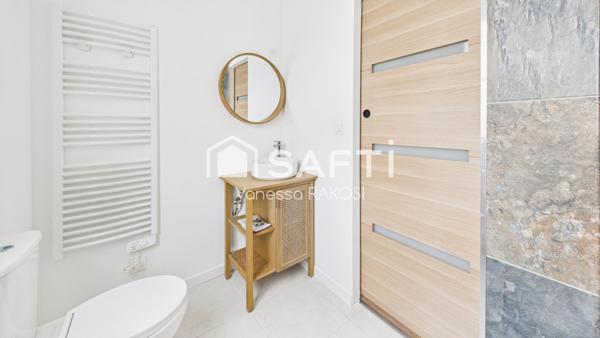 SAINTES MAISON ENTIÈREMENT RÉNOVÉE 3 CHAMBRES