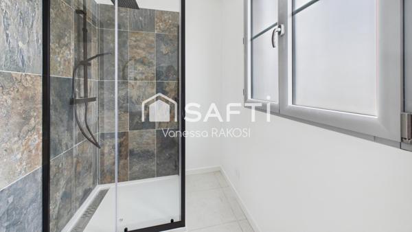 SAINTES MAISON ENTIÈREMENT RÉNOVÉE 3 CHAMBRES