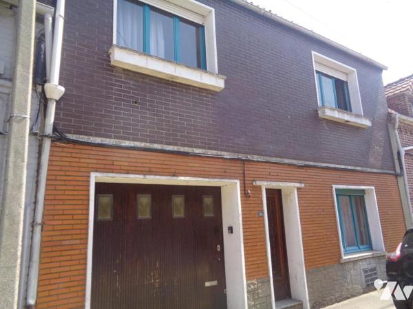 BETHUNE EN EXCLUSIVITE, maison de 102 m² habitable à rénover avec cour