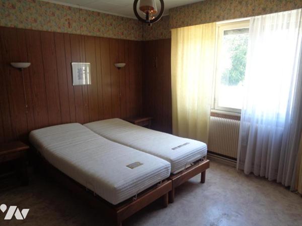 BETHUNE EN EXCLUSIVITE, maison de 102 m² habitable à rénover avec cour