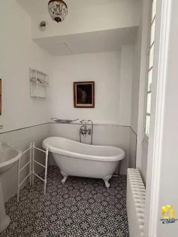 1er ét. résidence prestigieuse COMPIEGNE