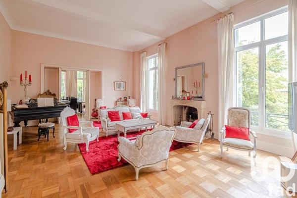 Demeure 15 pièces de 483 m² à Condé-en-Normandie (14110)