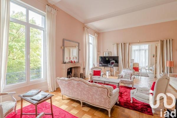 Demeure 15 pièces de 483 m² à Condé-en-Normandie (14110)