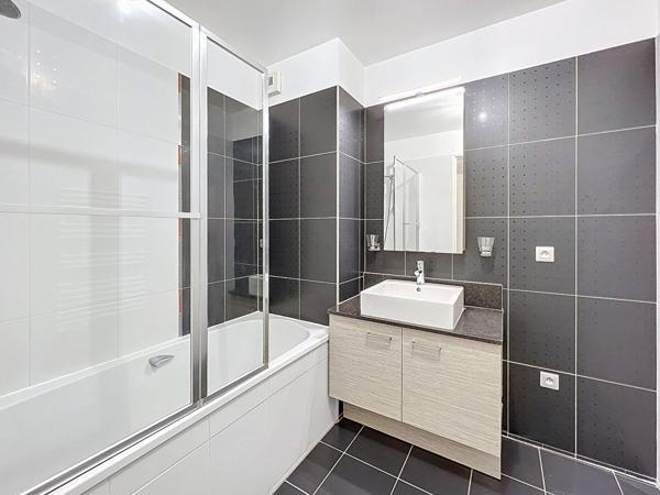 Appartement Suresnes 2 pièce(s) 56 m2