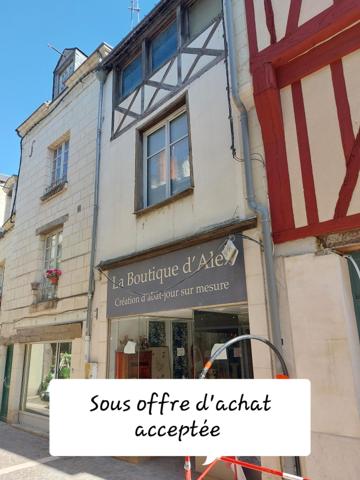 Immeuble avec boutique et 2 étages aménageables