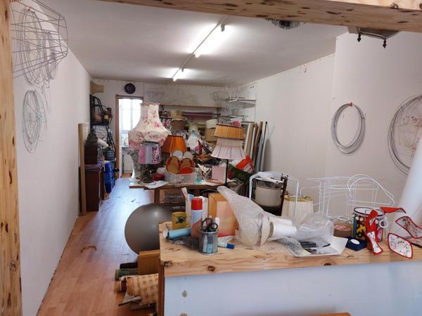 Immeuble avec boutique et 2 étages aménageables