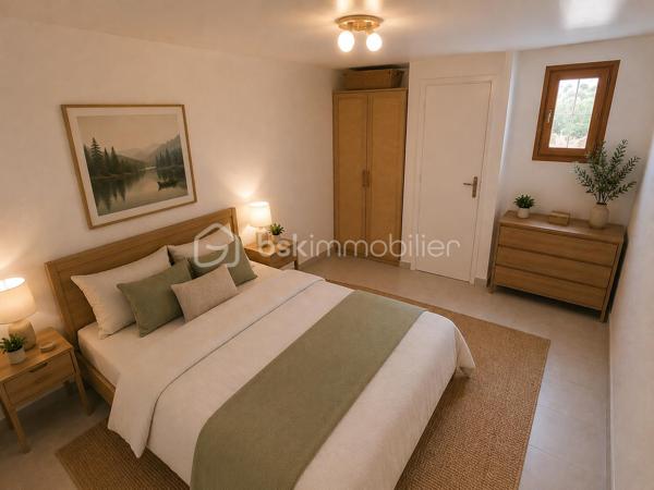🏡 DUPLEX T3 DE 50 m² – BALCON – 2 PARKINGS PRIVATIFS – DOUBLE DESTINATION – LA SEYNE-SUR-MER – 189 000 €

EXCLUSIVITÉ BSK IMMOBILIER

Et si ce bien vous permettait de vivre aujourd'hui... tout en conservant une liberté d'évolution pour demain ?

À La Seyne-sur-Mer, dans le secteur recherché Jean-Baptiste Ivaldi, découvrez ce duplex de plus de 50 m², offrant des volumes atypiques, une belle luminosité, un balcon et deux places de stationnement privatives sécurisées par barrière automatique.

Grâce à une projection d'aménagement réalisée en home staging virtuel, ce bien dévoile tout le potentiel d'un élégant appartement en duplex. Il permet de se projeter immédiatement dans un cadre de vie chaleureux, lumineux et fonctionnel. Les futurs propriétaires n'auront plus qu'à réaliser les aménagements intérieurs (cuisine, salle d'eau et mobilier) pour donner vie à leur projet et créer un lieu qui leur ressemble.

________________________________________
📍 LOCALISATION

À proximité immédiate des commerces, des écoles, des transports et des principaux axes routiers, vous profitez d'un emplacement pratique au quotidien tout en bénéficiant d'un environnement calme.
________________________________________
🏡 LE BIEN

Réparti sur deux niveaux, ce duplex développe environ 50,20 m².

Au niveau principal :

• Une entrée.

• Une agréable pièce de vie baignée de lumière avec salon et salle à manger actuellement avec climatisation réversible.

• Une cuisine ouverte parfaitement intégrée à l'espace de vie.

• Une chambre actuellement avec climatisation réversible.

• Une salle d'eau.

• Un WC indépendant.

• Un balcon d'environ 5,75 m², idéal pour profiter des beaux jours.


À l'étage :

• Une seconde chambre.

• Un espace bureau ou dressing permettant le télétravail ou du rangement supplémentaire.

Cette distribution offre une séparation naturelle entre les espaces de vie et l'espace nuit.

________________________________________
✨ LES ATOUTS

✔ Duplex lumineux.

✔ Belle hauteur sous plafond.

✔ Balcon.

✔ Deux places de stationnement privatives sécurisées par barrière automatique.

✔ 2 Climatisations récentes (2022 et 2025) déjà présente.

✔ Double vitrage.

✔ Petite copropriété de seulement 5 lots.

________________________________________
⭐ UN BIEN QUI S'ADAPTE À VOS PROJETS

Au-delà de ses qualités d'habitation, ce bien bénéficie d'un véritable avantage : il dispose également d'une double destination, autorisant aussi bien un usage résidentiel qu'une activité professionnelle.

Une caractéristique rare qui offre une grande liberté d'utilisation et constitue un véritable atout patrimonial.

________________________________________
⚖️ INFORMATIONS COMPLÉMENTAIRES

Taxe foncière : 1 163 € / an

Charges de copropriété : 112 € / mois (eau comprise)

DPE : D (215)

GES : B (8)

Tout-à-l'égout.

________________________________________
💰 PRIX

189 000 € Honoraires d'agence inclus.

________________________________________
📞 CONTACT

Kévin LEXA

📱 06 50 74 25 70

Disponible 7J/7

(Réf. 340 094)

📸 Les visuels d'aménagement présentés dans cette annonce sont des projections réalisées en home staging virtuel. Ils permettent d'illustrer le potentiel du bien en habitation et sont proposés à titre indicatif.

Parcourez également les photos où vous trouverez les plans 2D afin de découvrir tout le potentiel de ce duplex.
