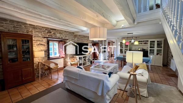 Grande propriété de 357m² constituée de 2 logements à 12 mn de VANNES