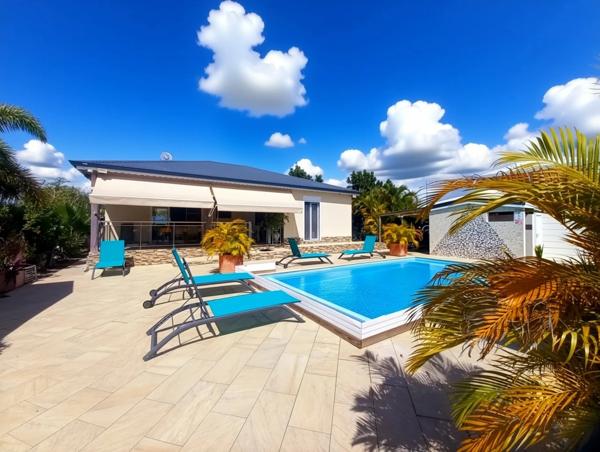Ensemble immobilier, 2 villas avec piscine à vendre 6 pièces SAINTE ANNE GISSAC (971)