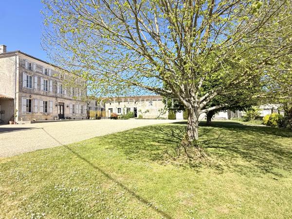 Entre Toscane et Charente – un domaine de caractère et d’exception aux horizons infinis