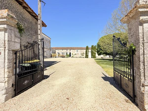 Entre Toscane et Charente – un domaine de caractère et d’exception aux horizons infinis