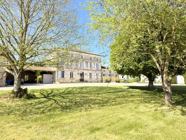 Entre Toscane et Charente – un domaine de caractère et d’exception aux horizons infinis