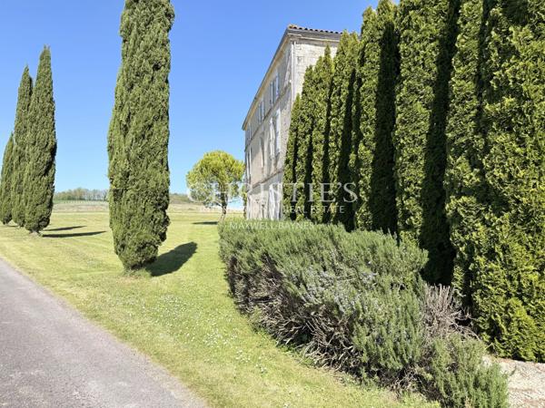 Entre Toscane et Charente – un domaine de caractère et d’exception aux horizons infinis