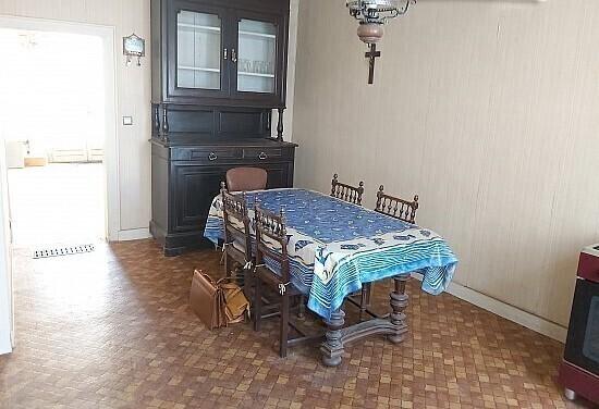 GRANDE MAISON LUMINEUSE PROCHE TOUS COMMERCES ET COMMODITÉS