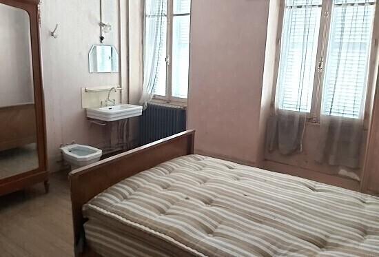 GRANDE MAISON LUMINEUSE PROCHE TOUS COMMERCES ET COMMODITÉS