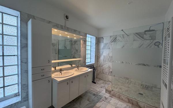 Maison à louer    7 pièces • 141 m2 Antony