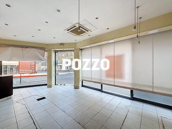 A Vendre - Immeuble 185 m² - Saint Hilaire Du Harcouet - Local commercial - Appartement - cour SAINT HILAIRE DU HARCOUET