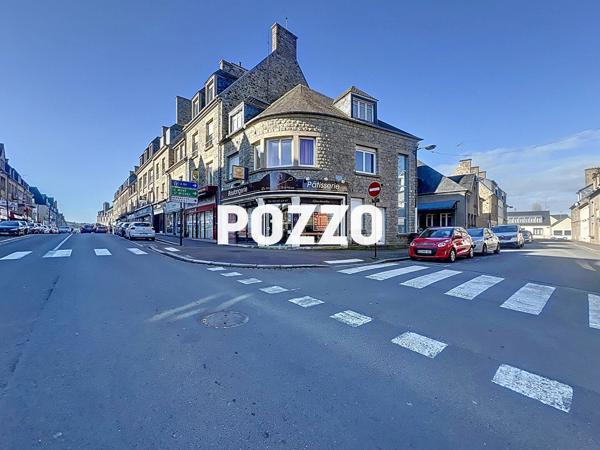 A Vendre - Immeuble 185 m² - Saint Hilaire Du Harcouet - Local commercial - Appartement - cour SAINT HILAIRE DU HARCOUET