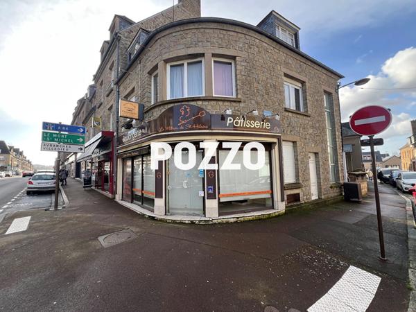 A Vendre - Immeuble 185 m² - Saint Hilaire Du Harcouet - Local commercial - Appartement - cour SAINT HILAIRE DU HARCOUET