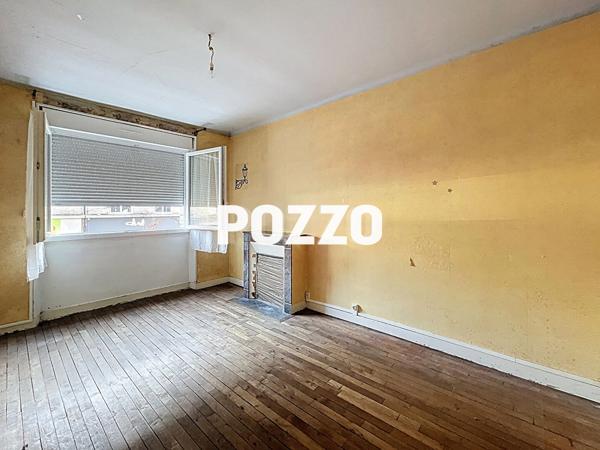 A Vendre - Immeuble 185 m² - Saint Hilaire Du Harcouet - Local commercial - Appartement - cour SAINT HILAIRE DU HARCOUET
